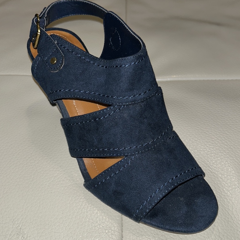 Style & Co navy heel! Like new!  Size 9 M
